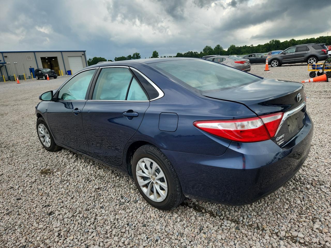 2017 TOYOTA CAMRY LE — снимка 2