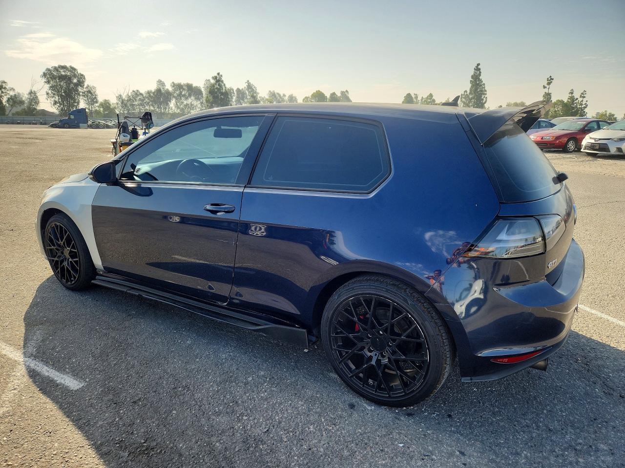 2016 VOLKSWAGEN GTI S/SE — снимка 2