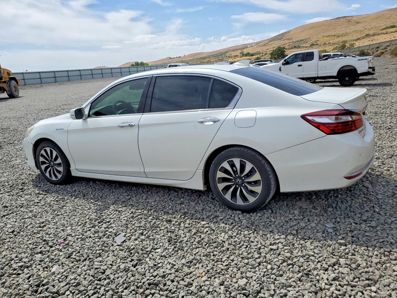 2017 HONDA ACCORD TOURING HYBRID — снимка 2
