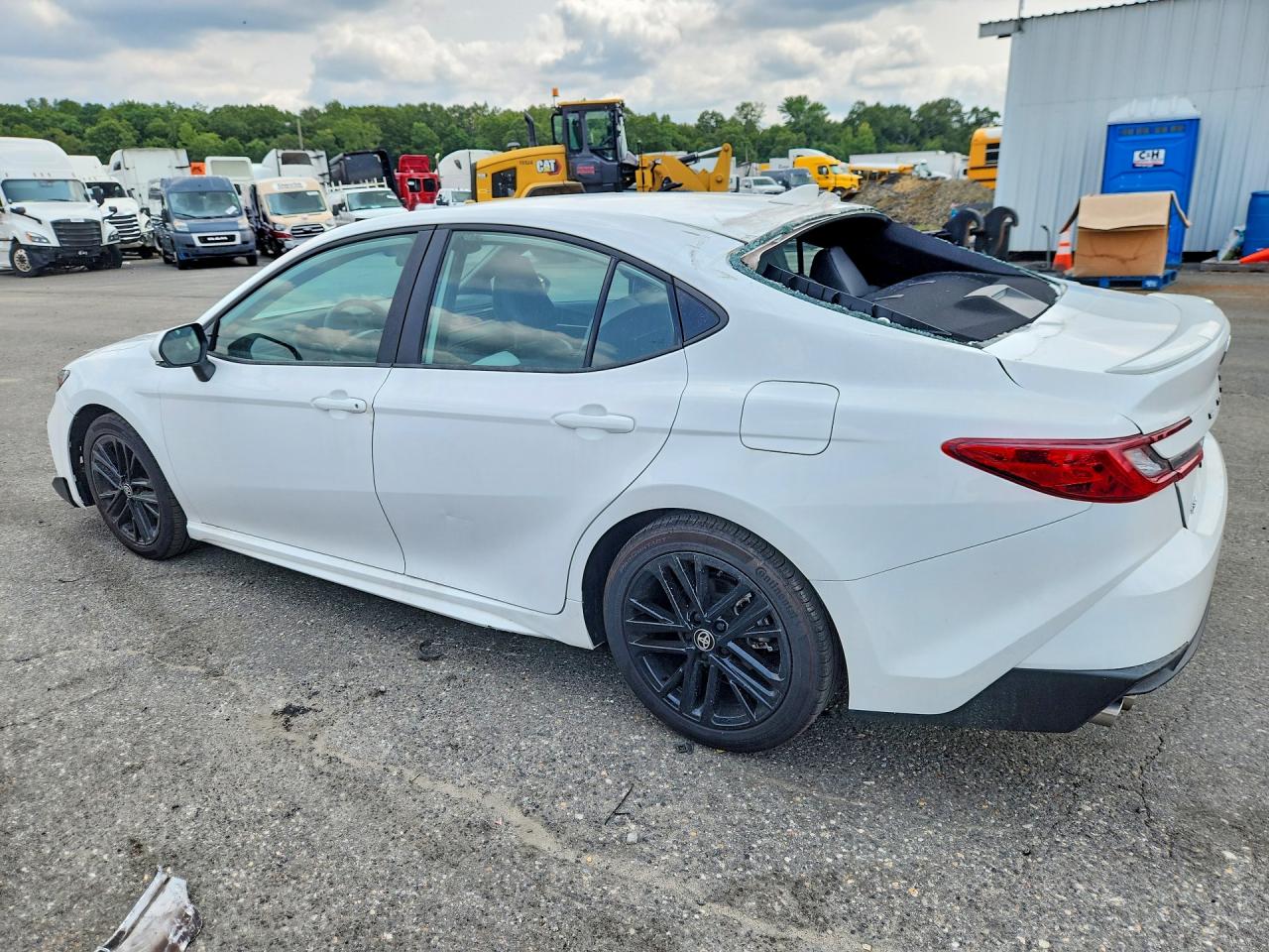 2026 TOYOTA CAMRY SE — снимка 2