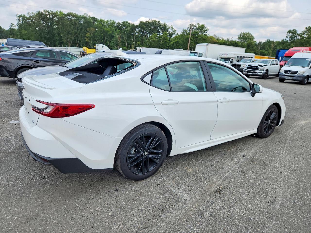 2026 TOYOTA CAMRY SE — снимка 3