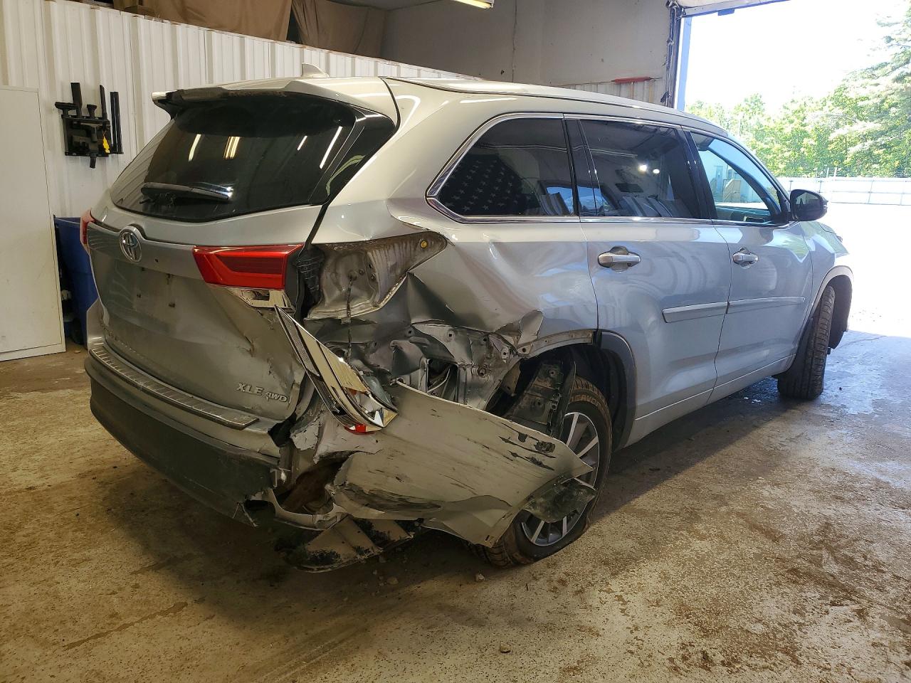 2017 TOYOTA HIGHLANDER XLE — снимка 3