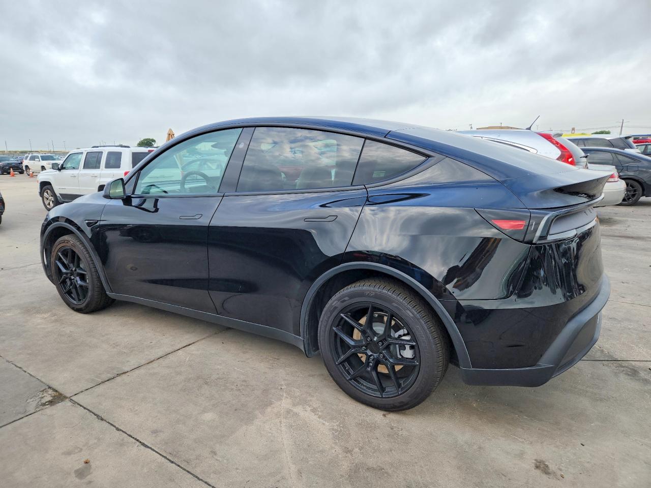 2026 TESLA MODEL Y — снимка 2