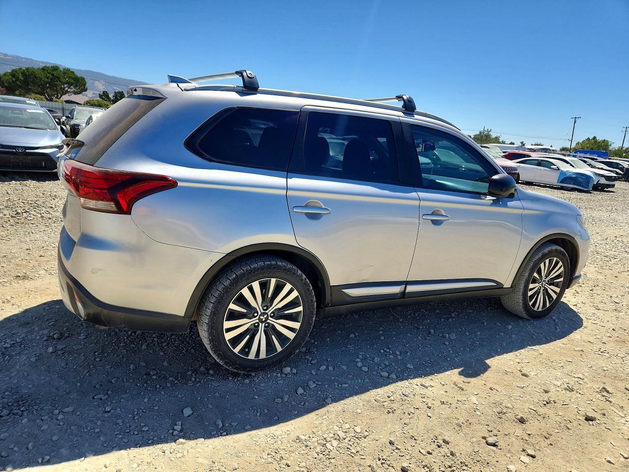 2020 MITSUBISHI OUTLANDER ES — снимка 3