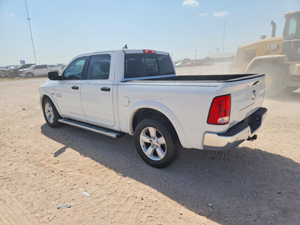 2015 RAM 1500 SLT — снимка 2