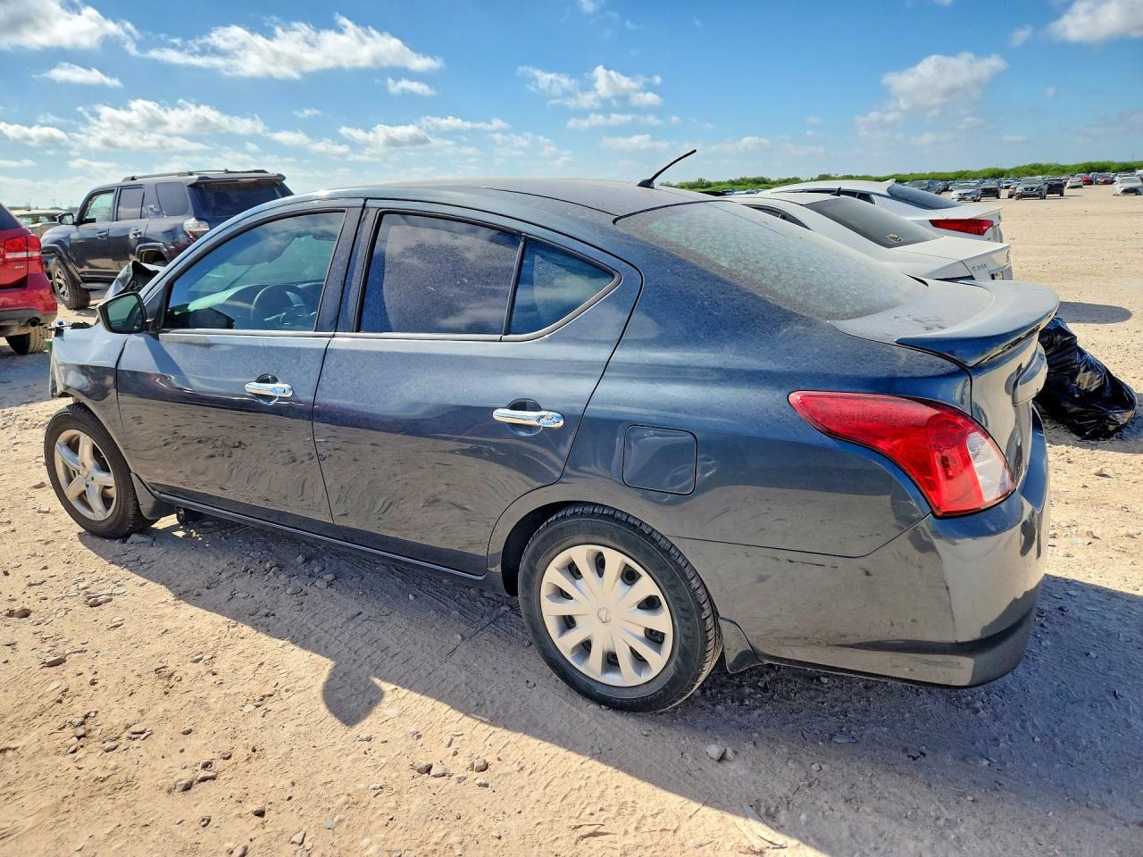 2015 NISSAN VERSA 1.6 SV — снимка 2
