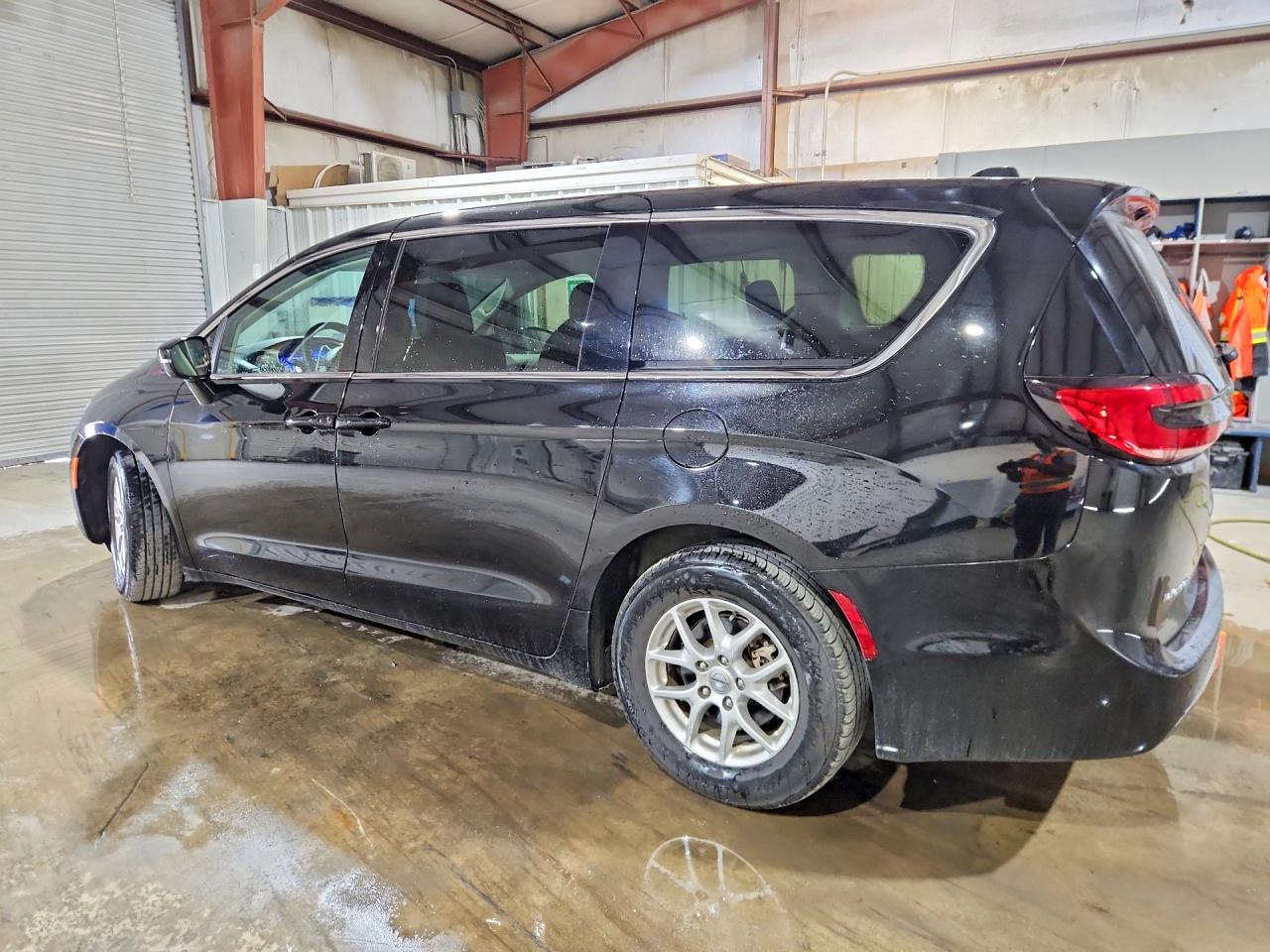 2024 CHRYSLER PACIFICA TOURING L — снимка 2