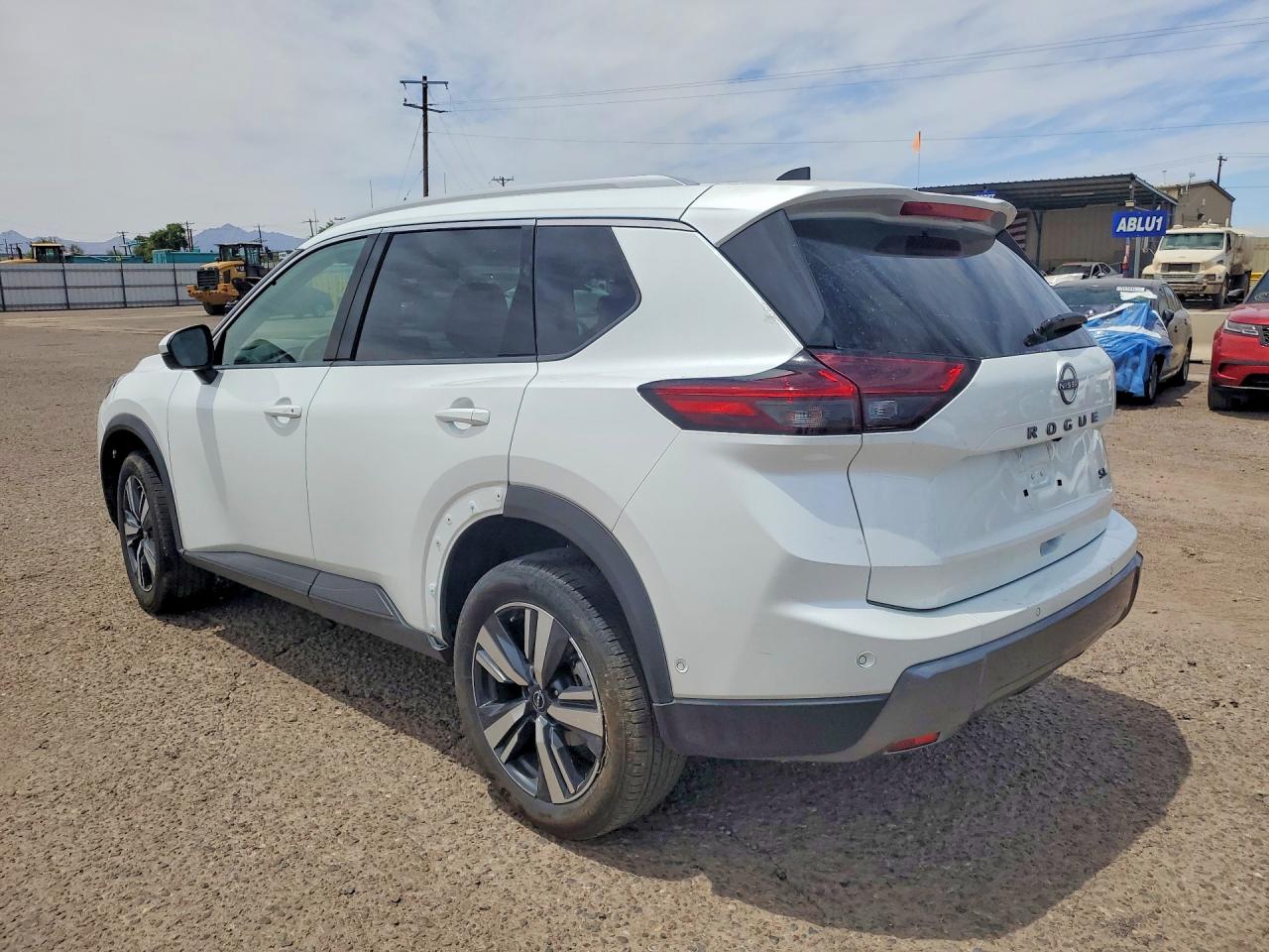 2026 NISSAN ROGUE SL — снимка 2