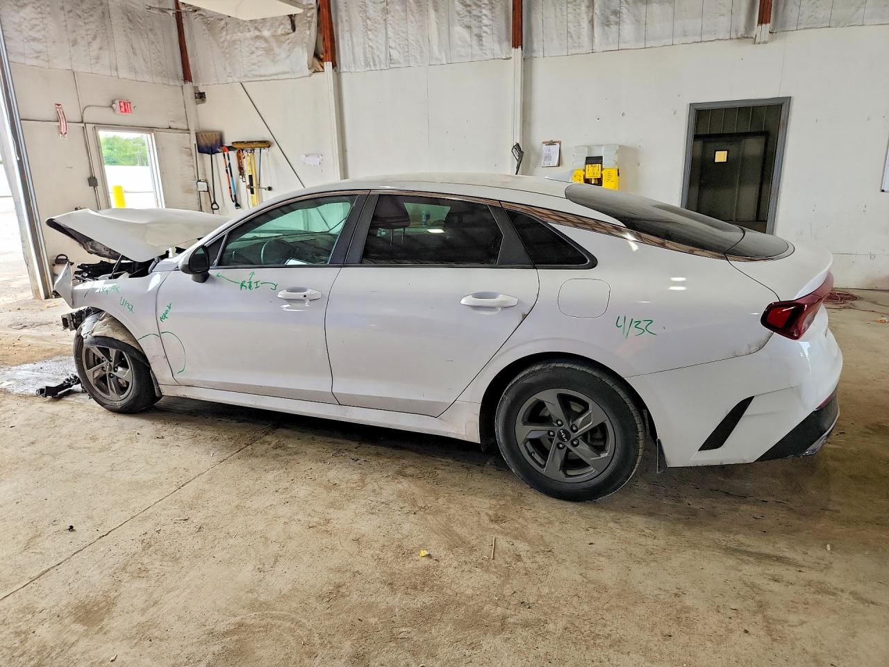 2023 KIA K5 LXS — снимка 2