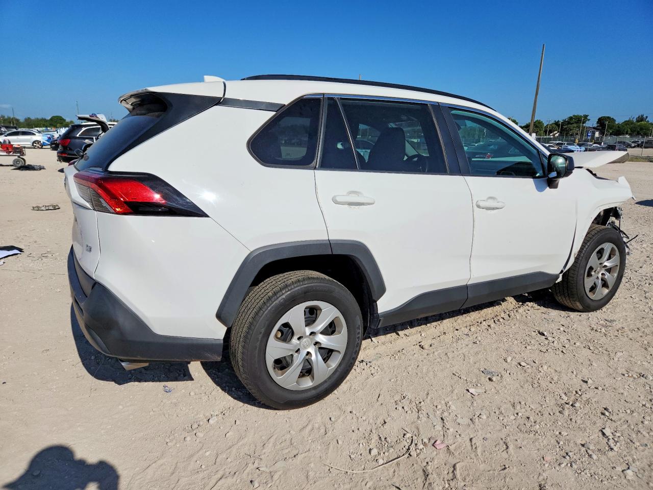 2021 TOYOTA RAV4 LE — снимка 3