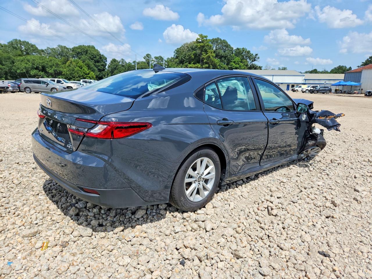 2026 TOYOTA CAMRY LE — снимка 3
