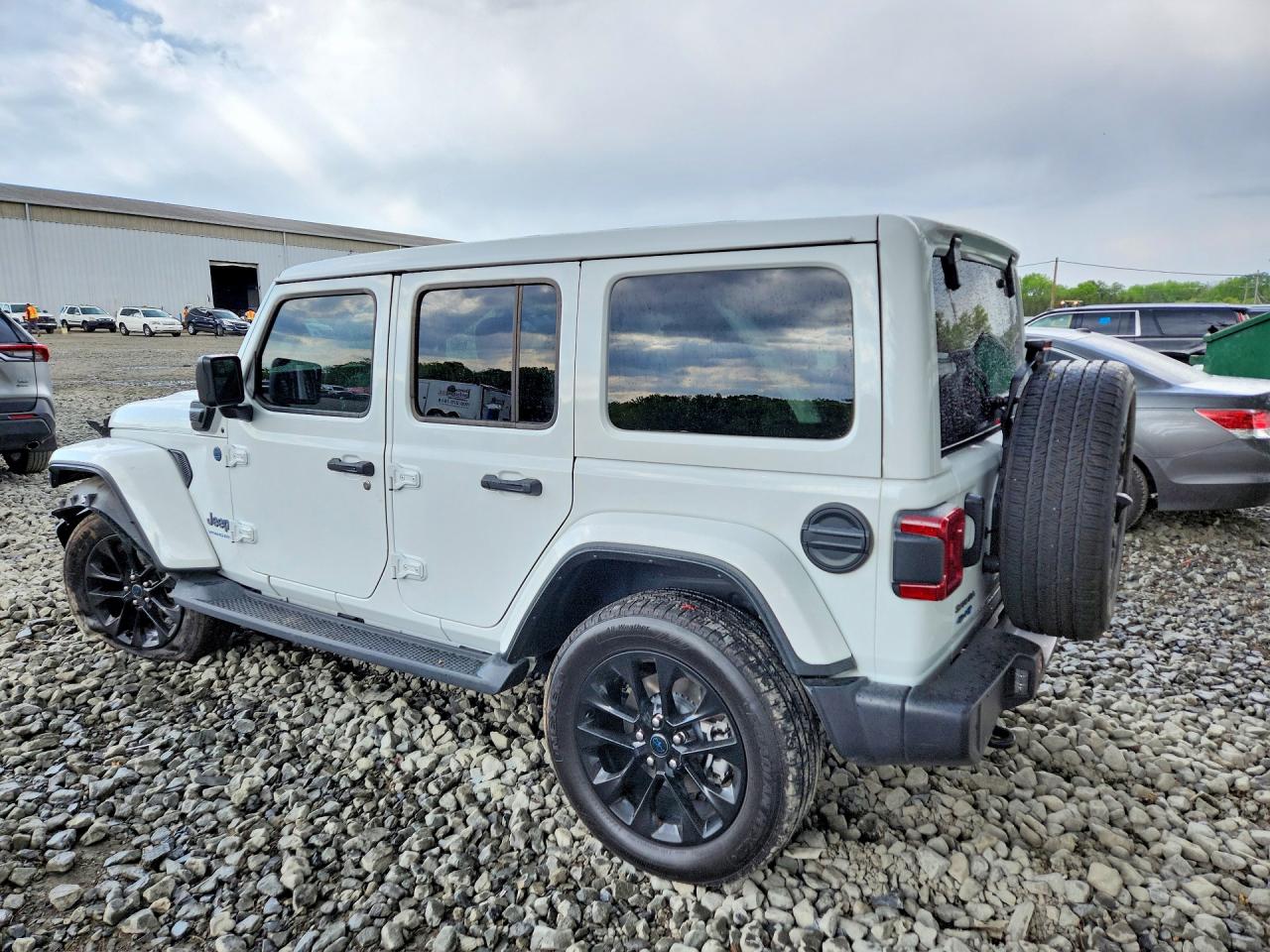 2025 JEEP WRANGLER SAHARA 4XE — снимка 2
