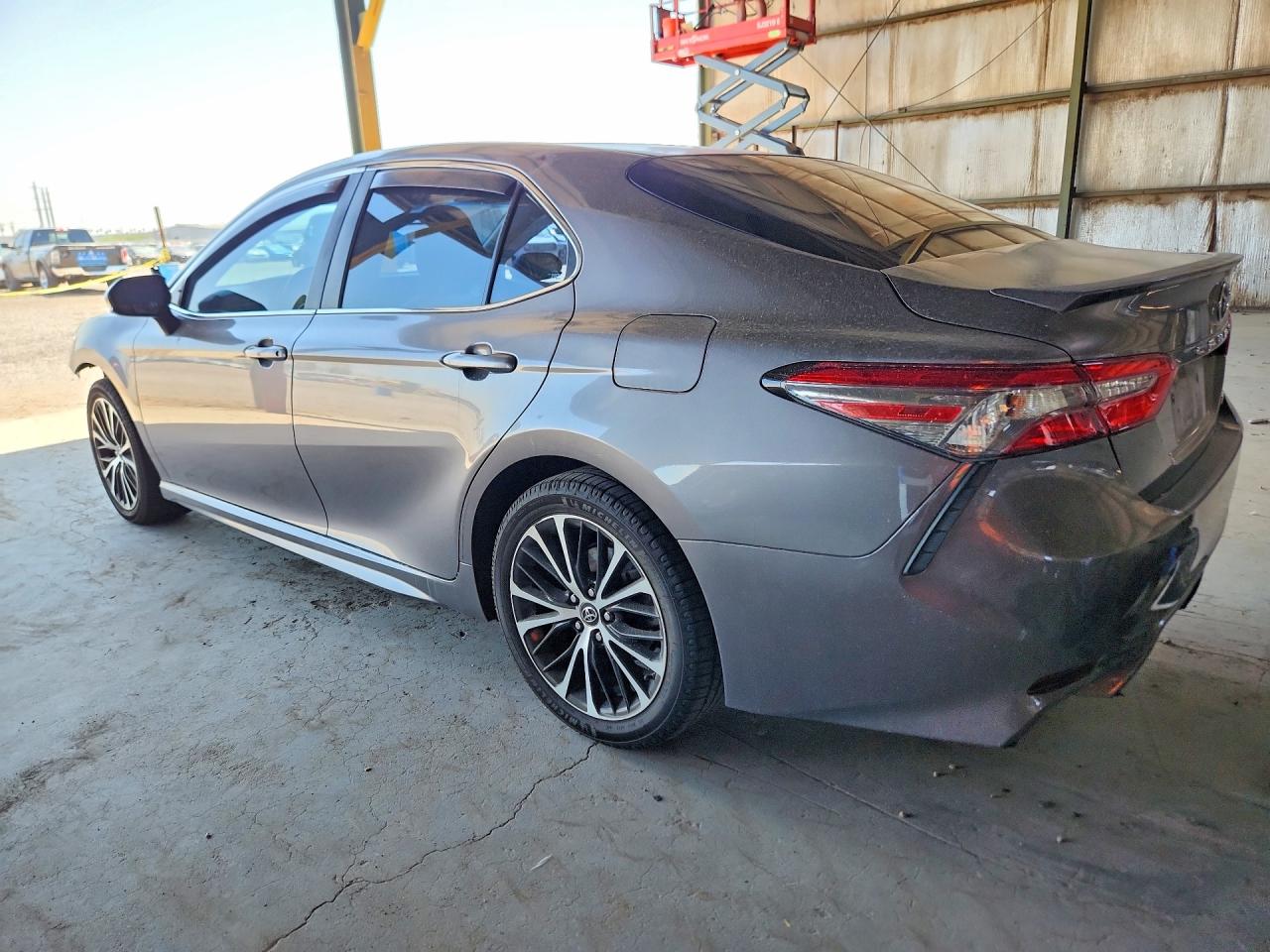 2018 TOYOTA CAMRY SE — снимка 2