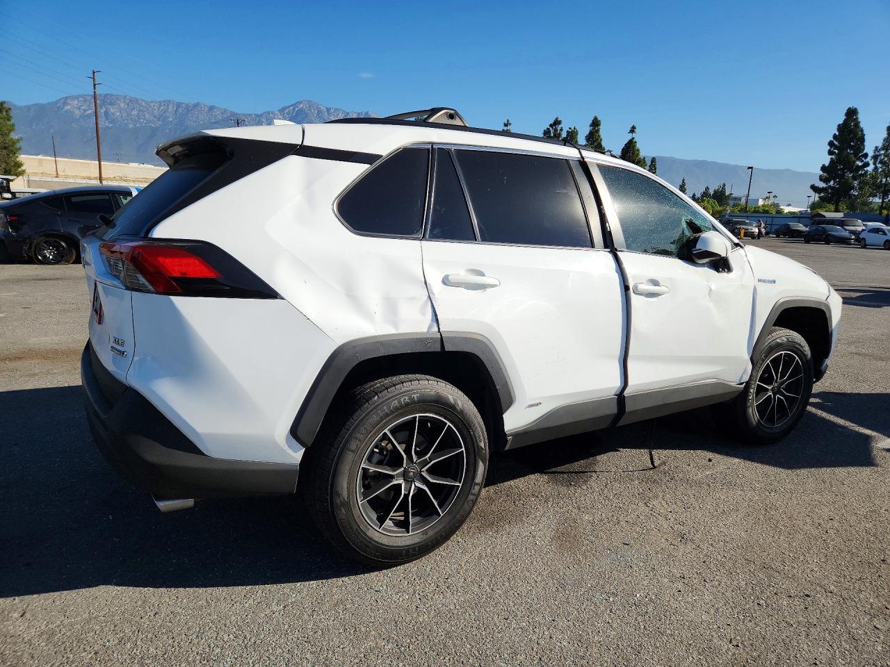 2021 TOYOTA RAV4 XLE — снимка 3