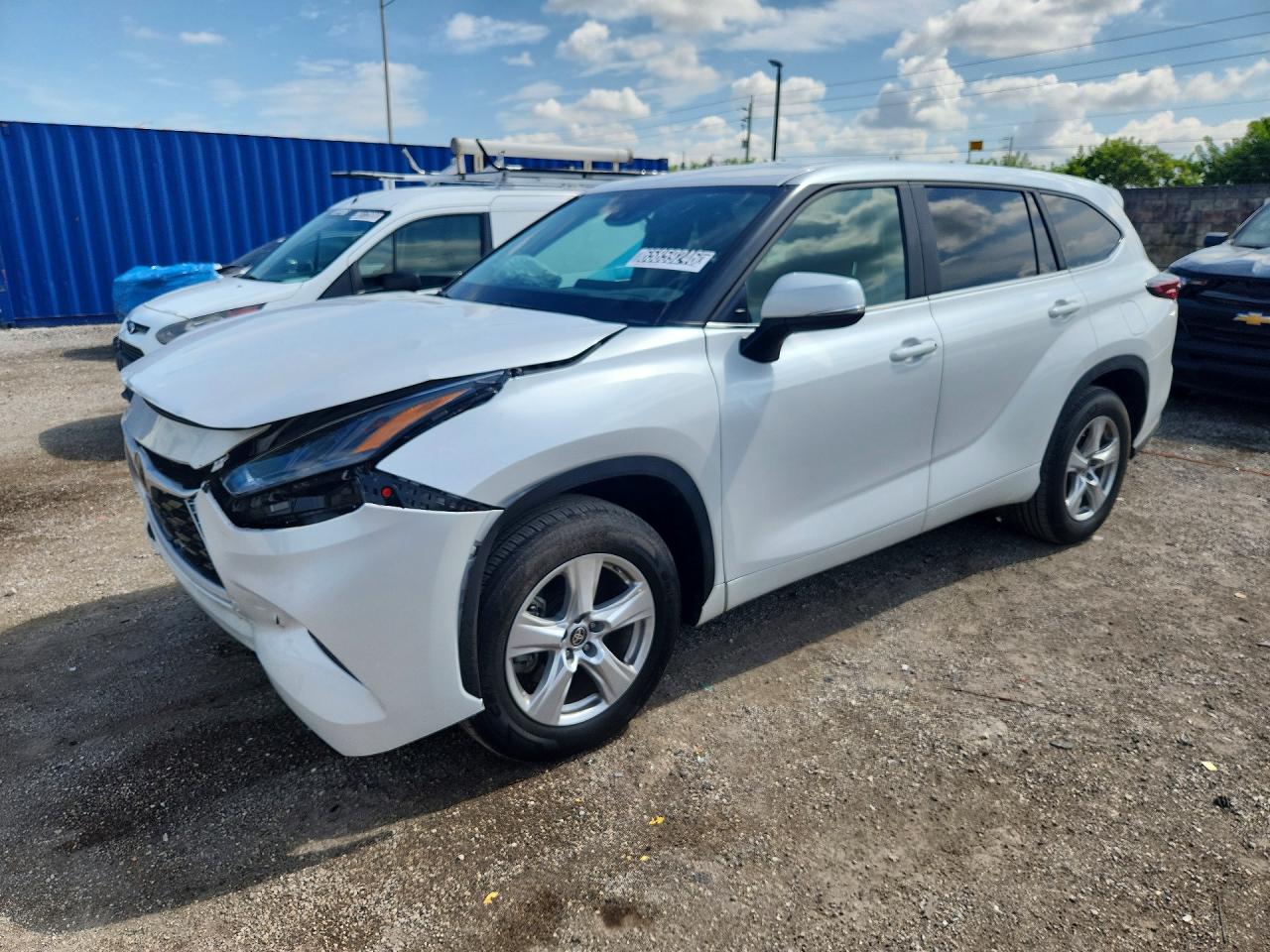 2025 TOYOTA HIGHLANDER LE