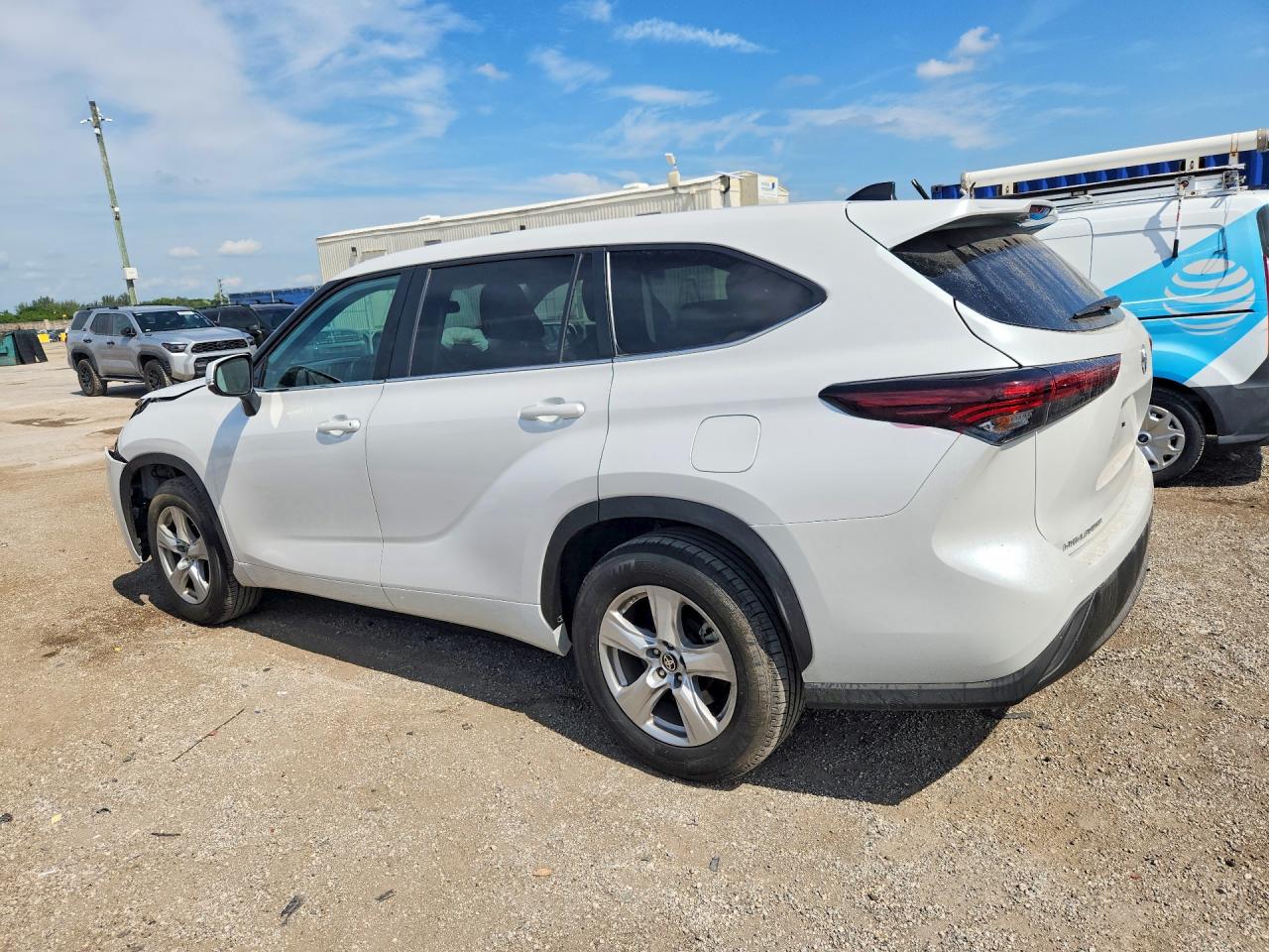 2025 TOYOTA HIGHLANDER LE — снимка 2
