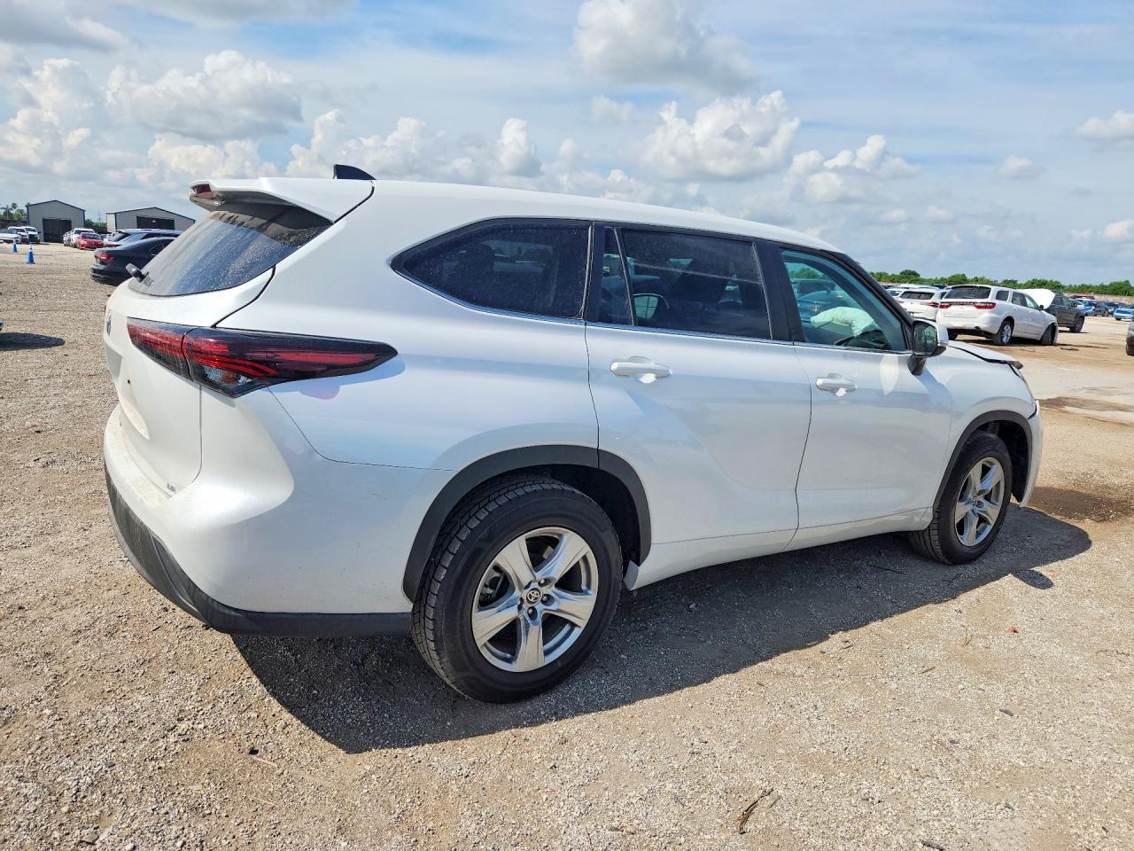 2025 TOYOTA HIGHLANDER LE — снимка 3