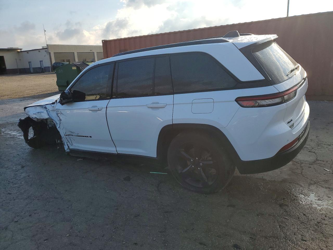 2022 JEEP GRAND CHEROKEE LAREDO — снимка 2