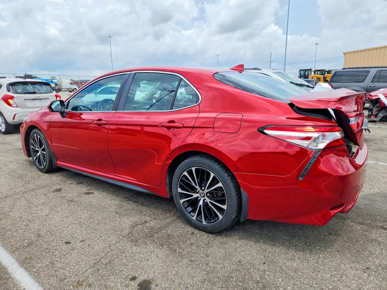 2020 TOYOTA CAMRY SE — снимка 2