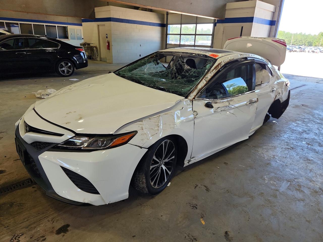 2018 TOYOTA CAMRY