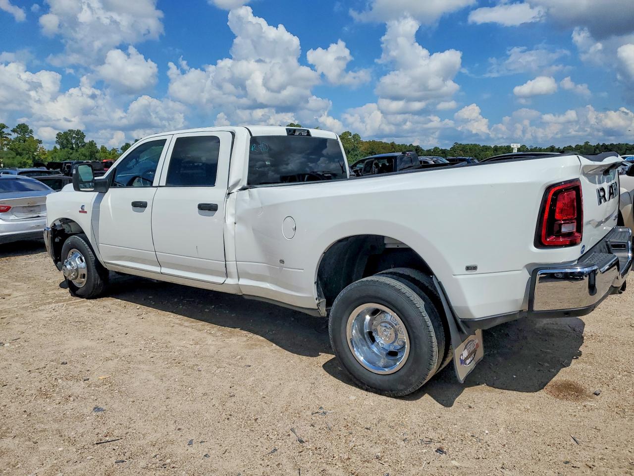 2026 RAM 3500 TRADESMAN — photo 2