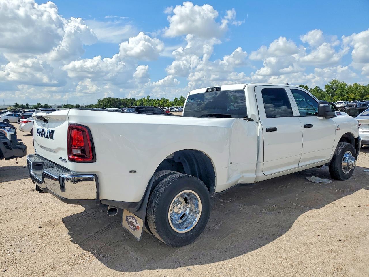 2026 RAM 3500 TRADESMAN — photo 3