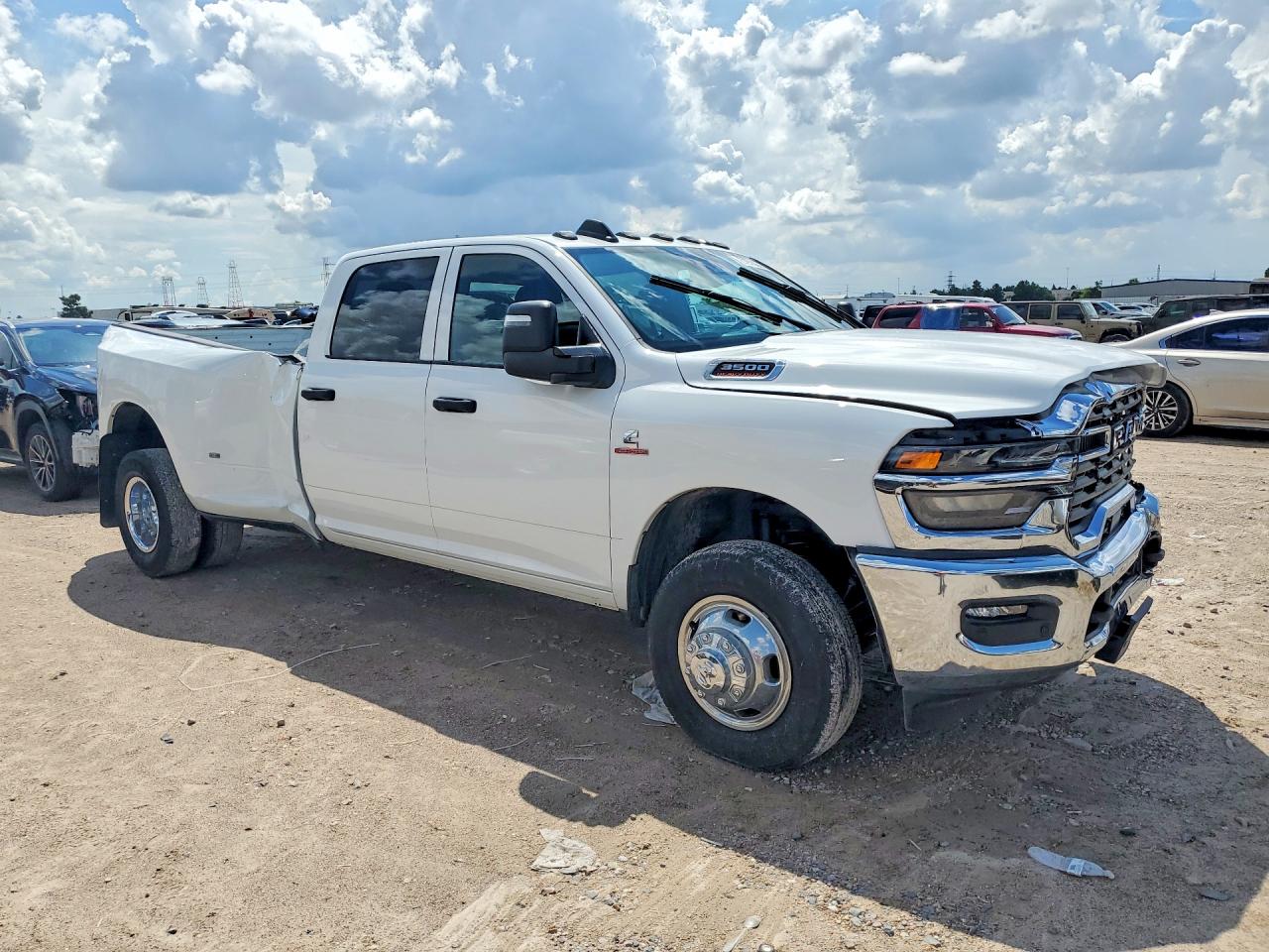 2026 RAM 3500 TRADESMAN — photo 4