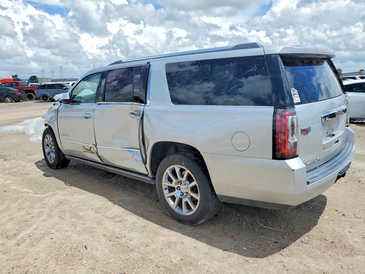 2017 GMC YUKON XL DENALI — снимка 2