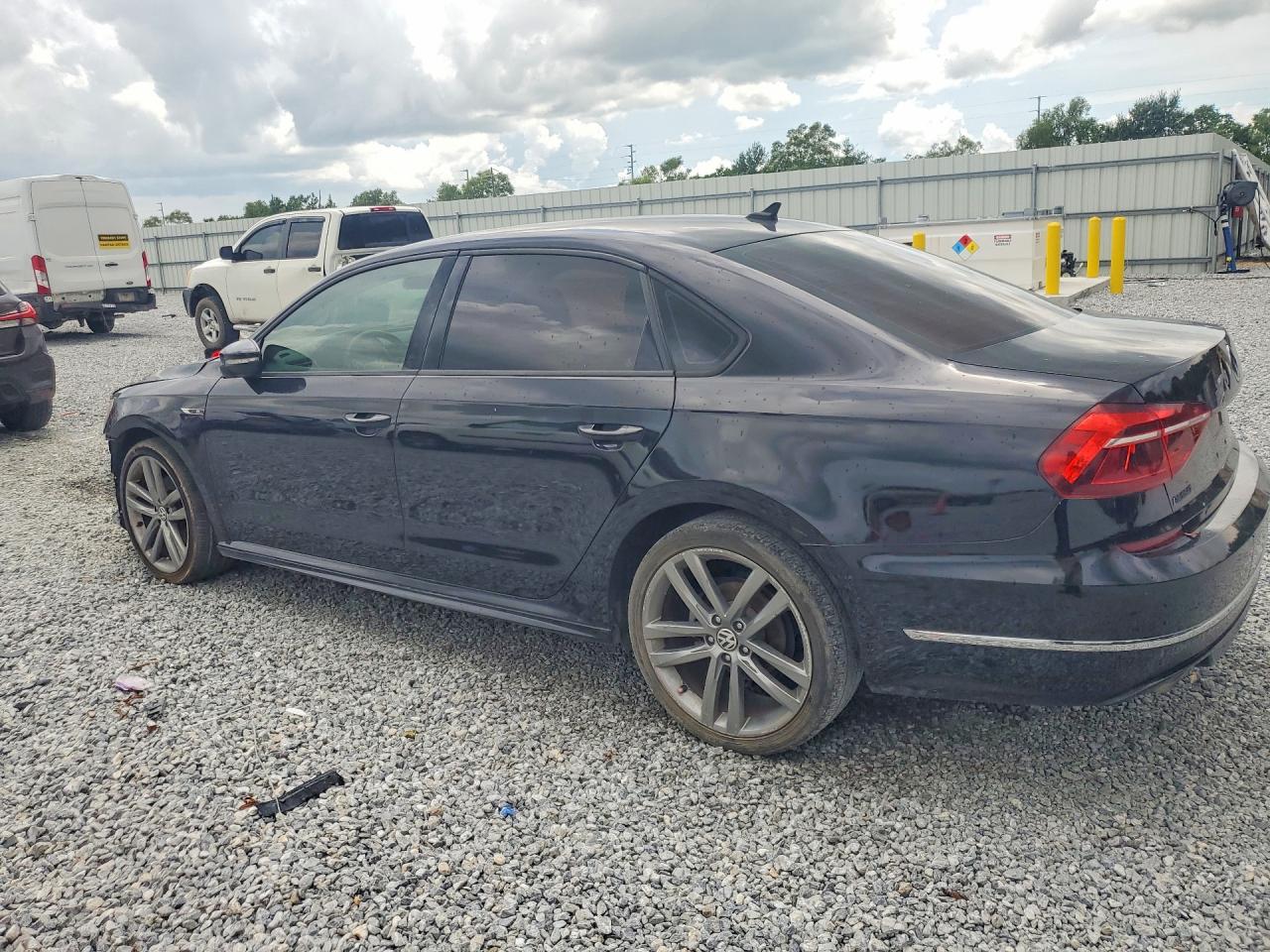 2018 VOLKSWAGEN PASSAT S/R-LINE — снимка 2