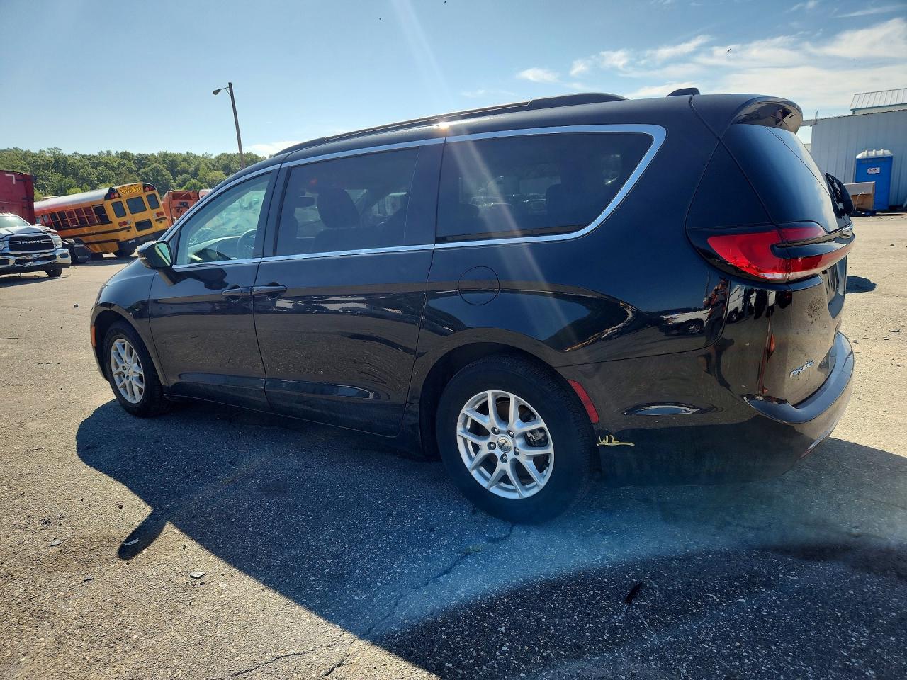 2022 CHRYSLER PACIFICA TOURING L — снимка 2