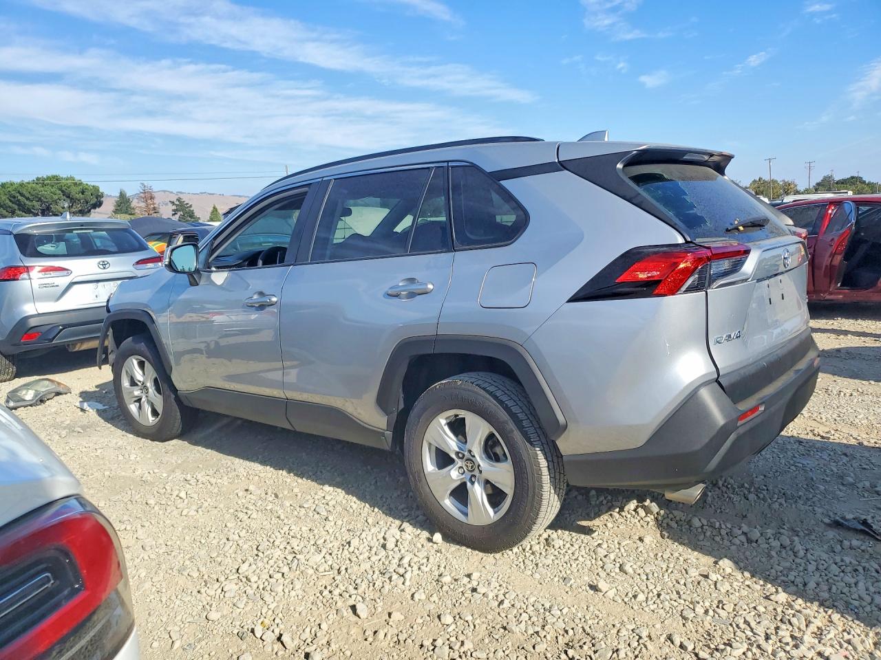 2021 TOYOTA RAV4 XLE — снимка 2