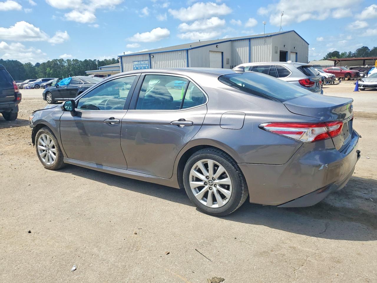 2019 TOYOTA CAMRY LE — снимка 2