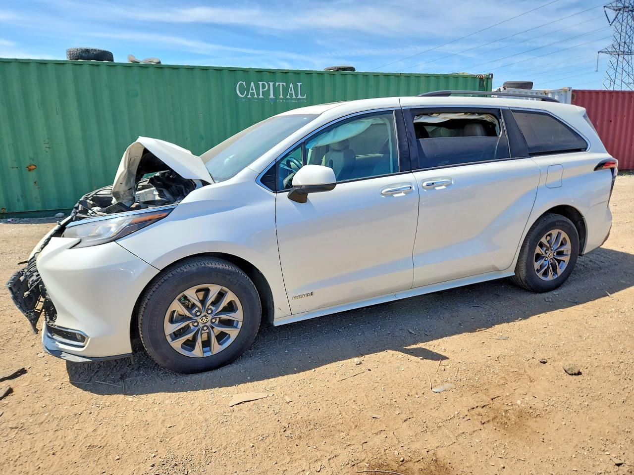 2021 TOYOTA SIENNA XLE