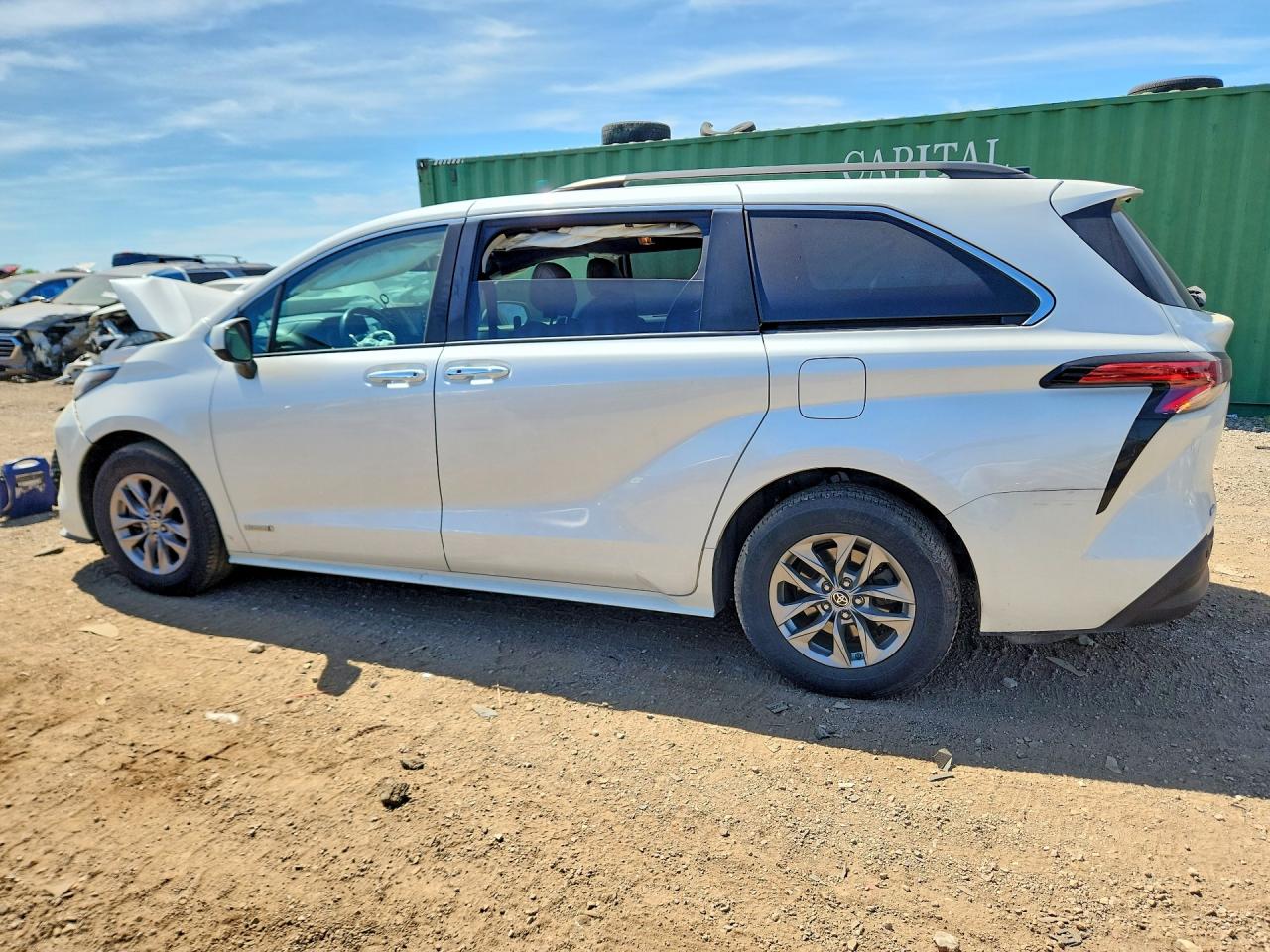 2021 TOYOTA SIENNA XLE — снимка 2