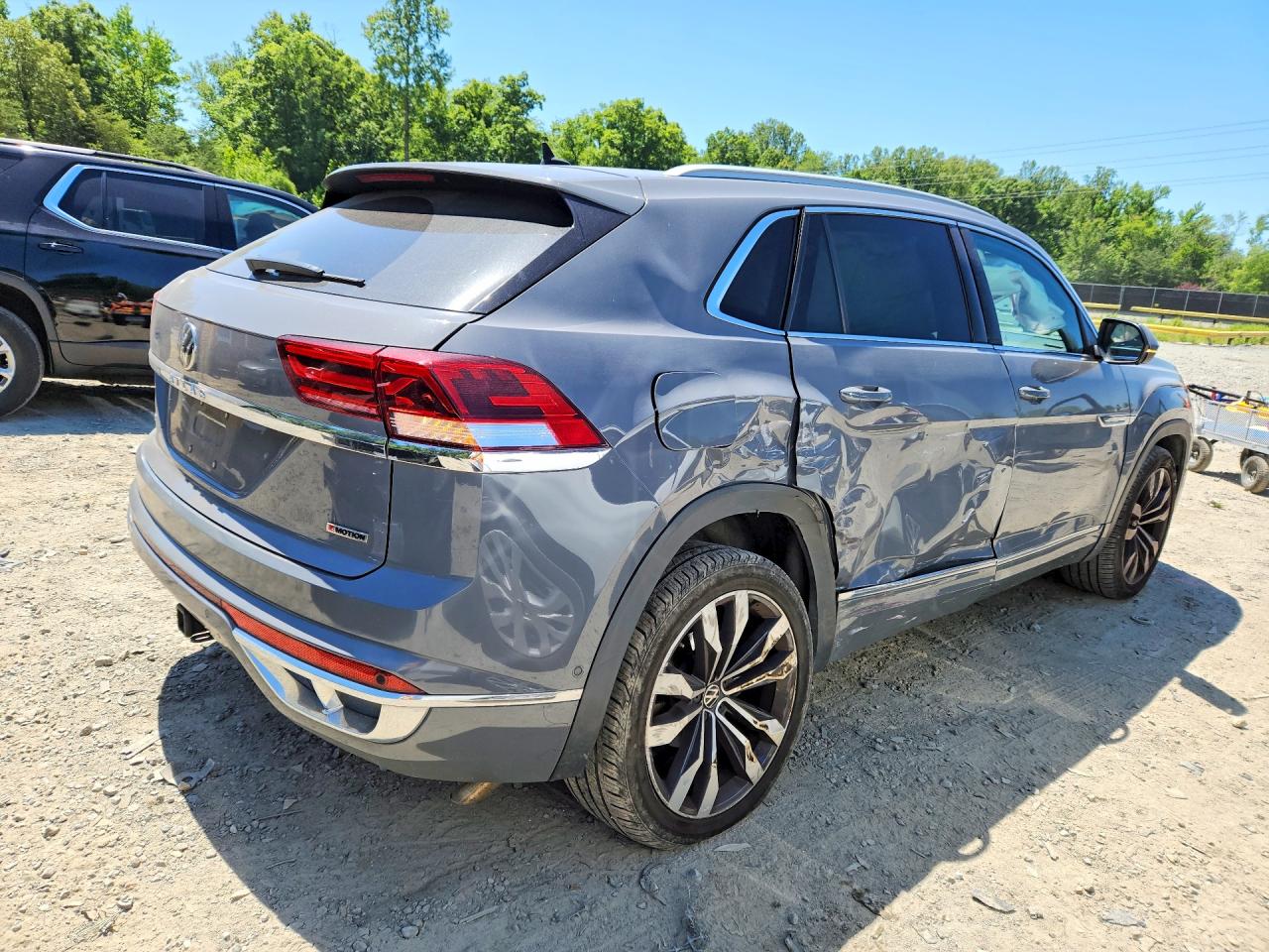 2022 VOLKSWAGEN ATLAS CROSS SPORT SEL PREMIUM R-LINE — снимка 3