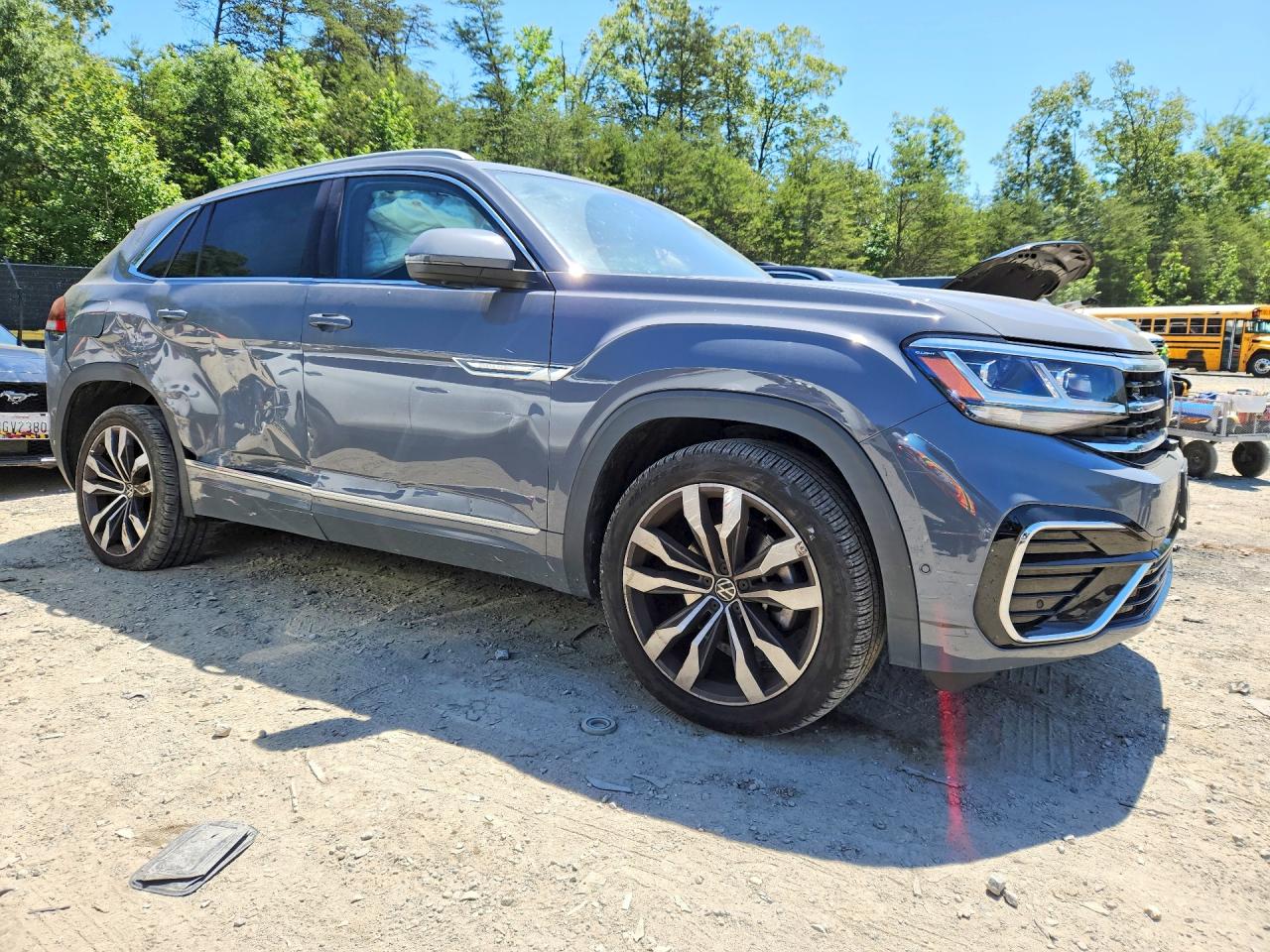 2022 VOLKSWAGEN ATLAS CROSS SPORT SEL PREMIUM R-LINE — снимка 4