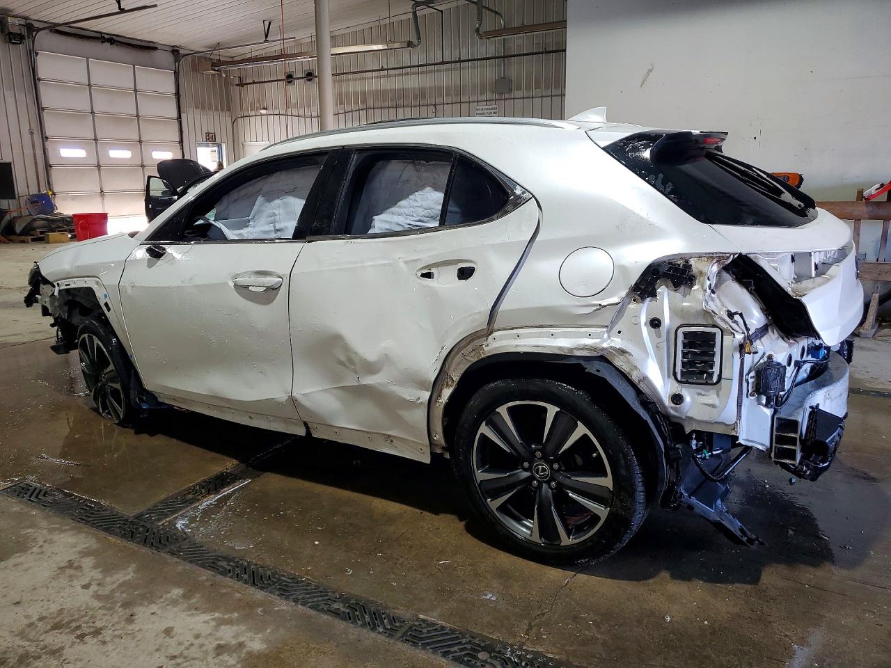 2019 LEXUS UX 200 — снимка 2