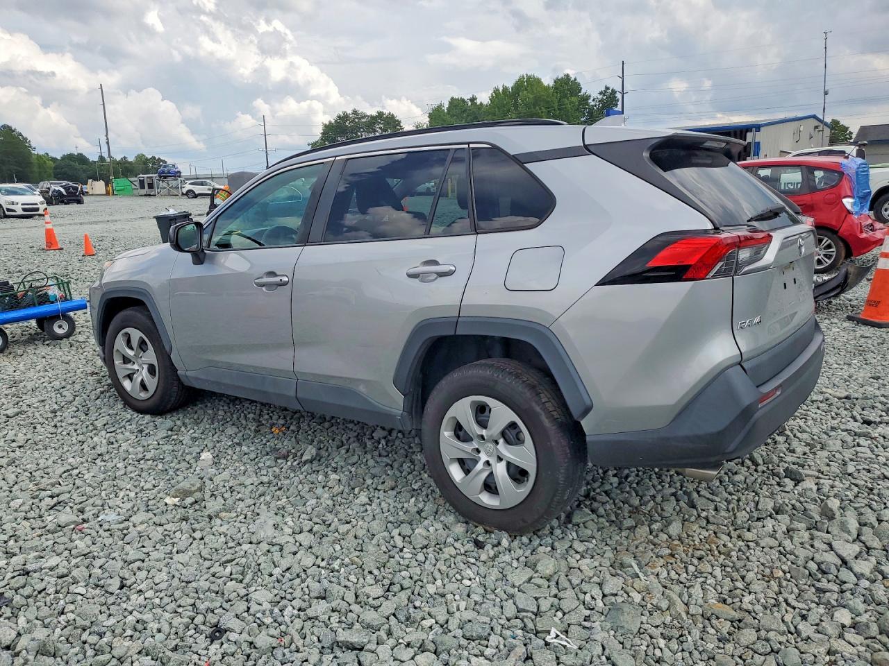 2019 TOYOTA RAV4 LE — снимка 2