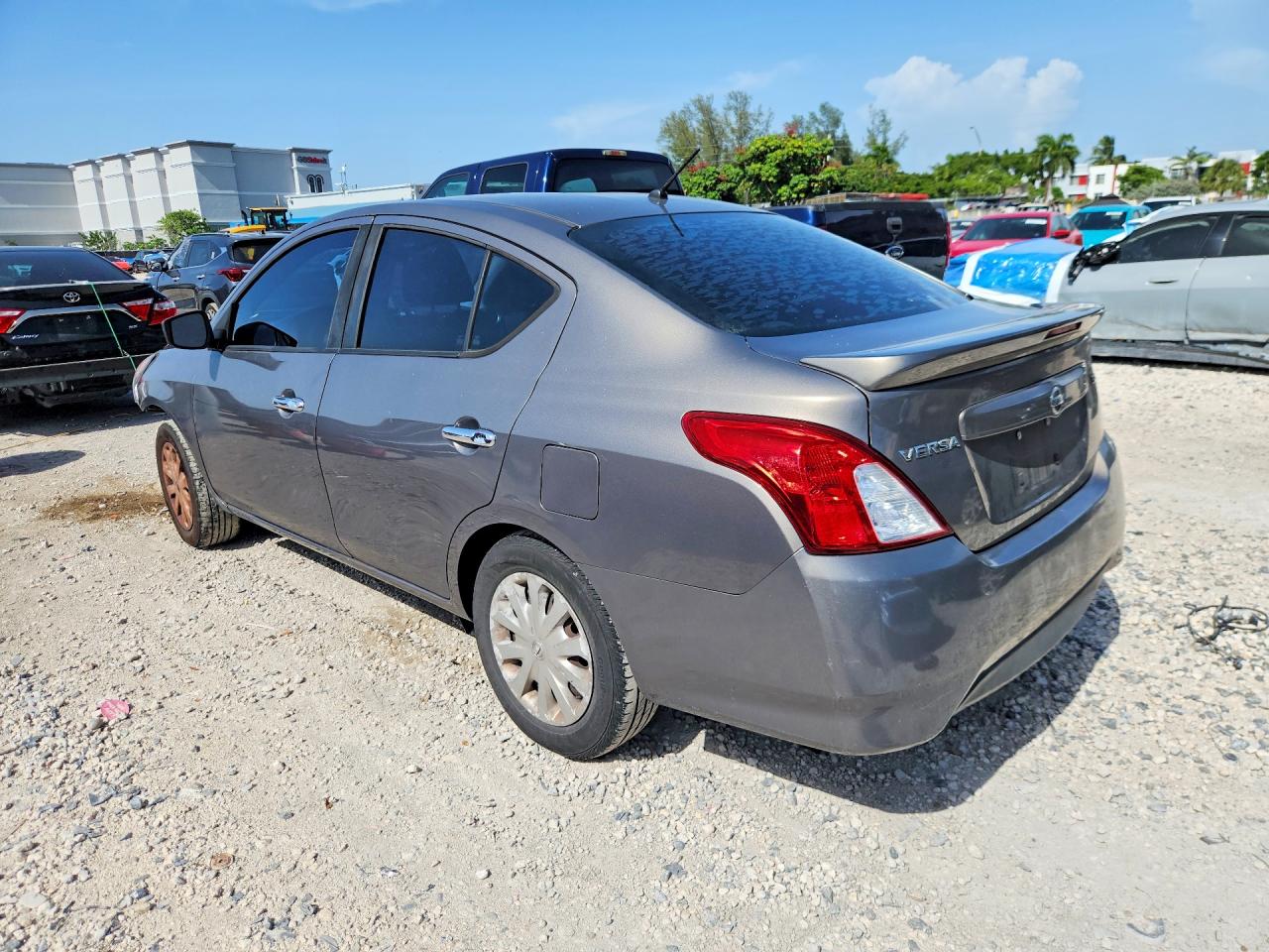 2017 NISSAN VERSA 1.6 SV — снимка 2