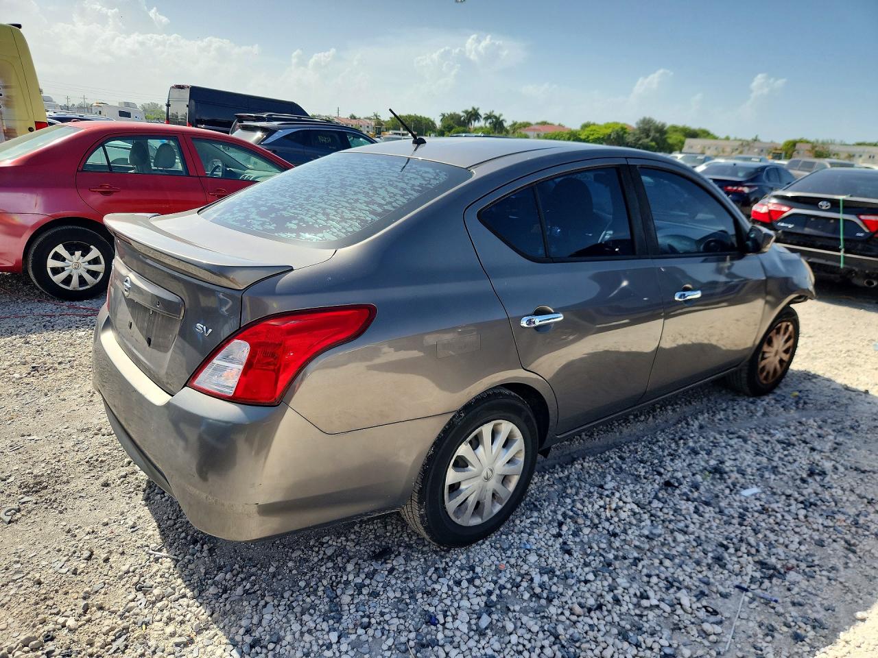 2017 NISSAN VERSA 1.6 SV — снимка 3