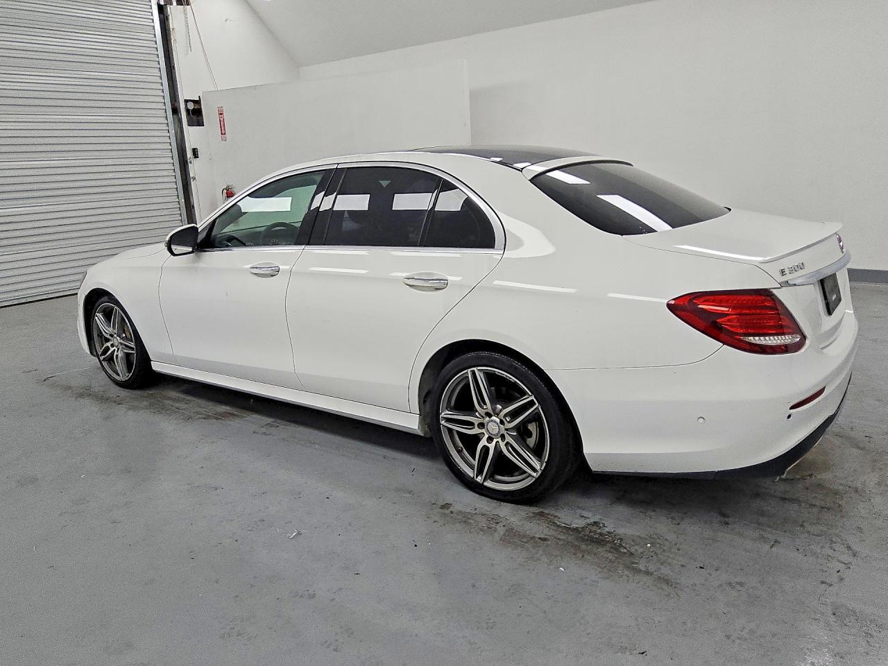 2017 MERCEDES-BENZ E 300 — снимка 2