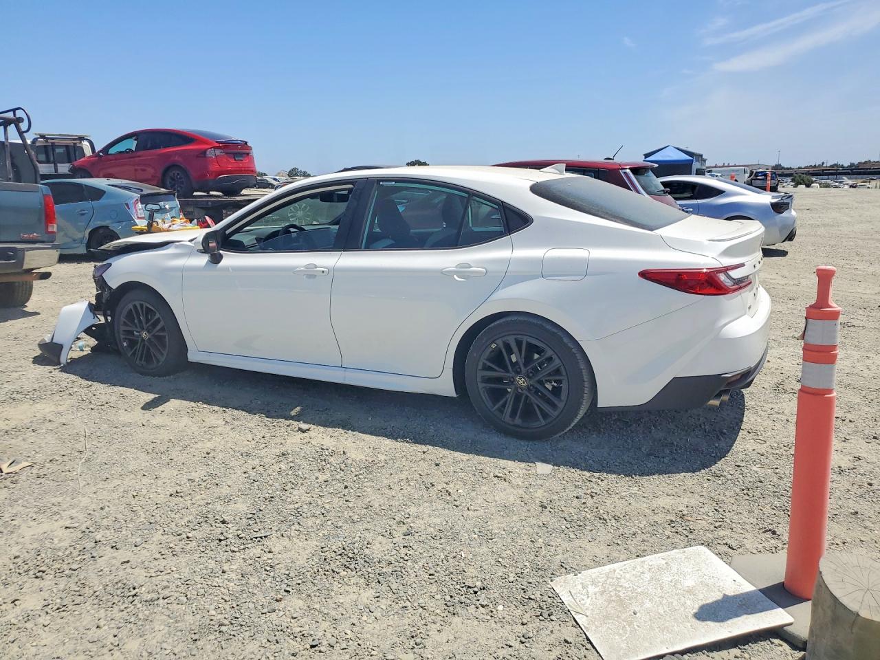 2026 TOYOTA CAMRY SE — снимка 2