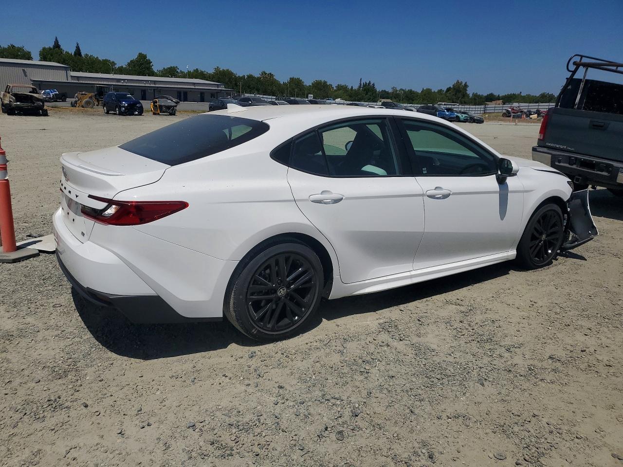 2026 TOYOTA CAMRY SE — снимка 3