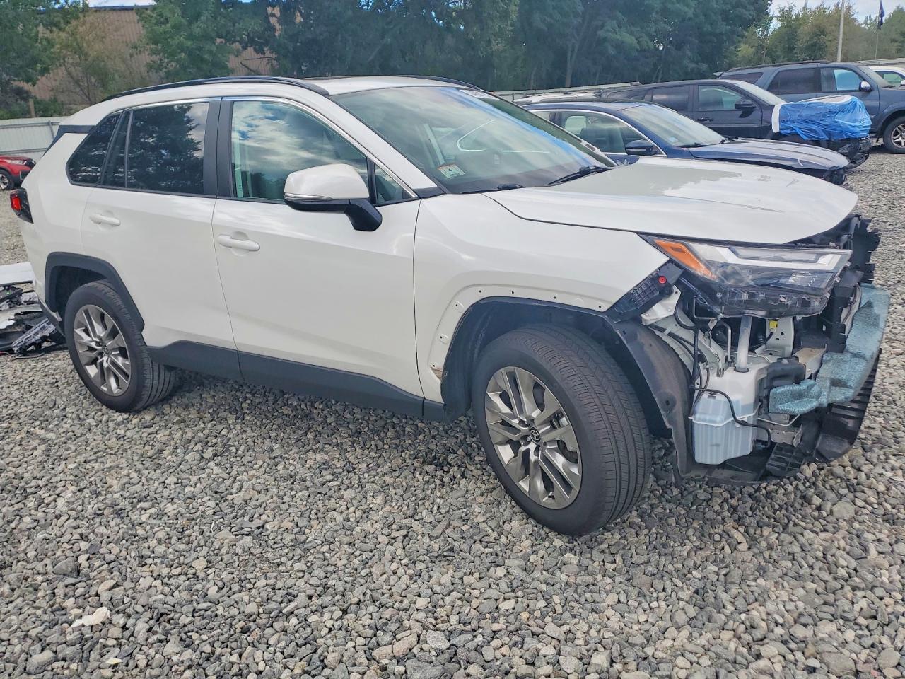 2025 TOYOTA RAV4 XLE PREMIUM — снимка 4