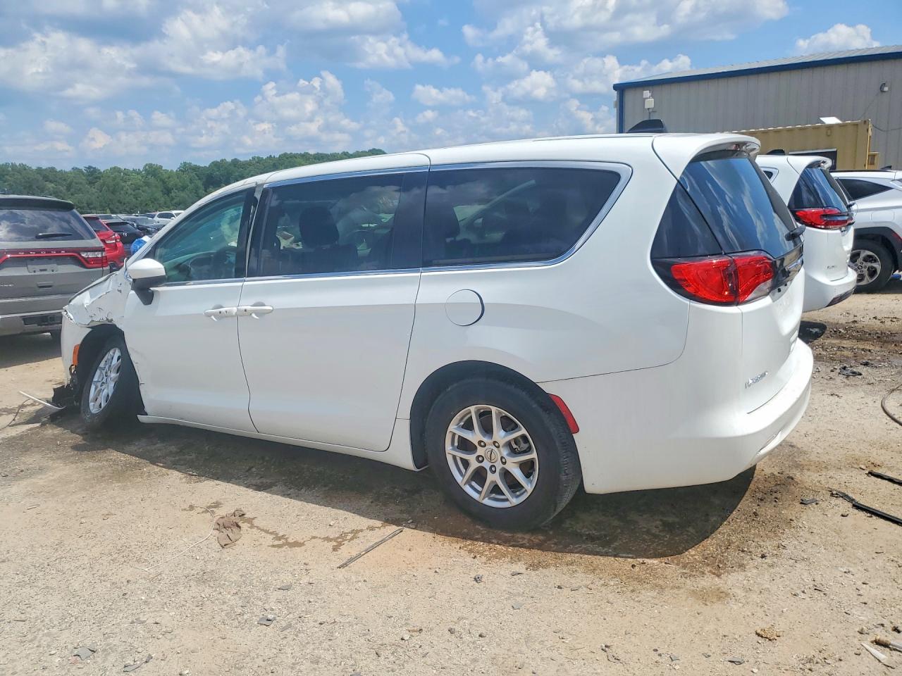 2022 CHRYSLER VOYAGER LX — снимка 2