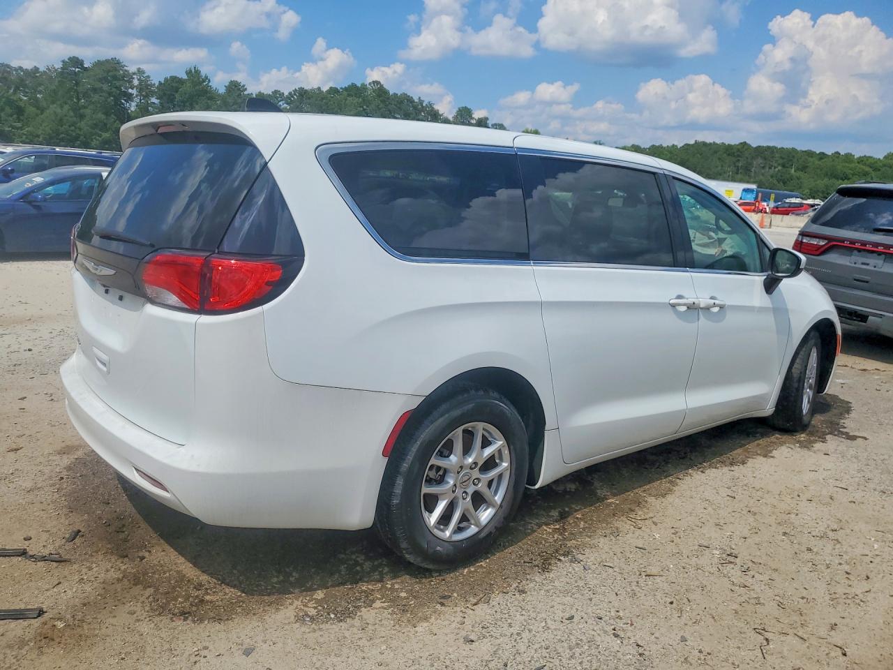 2022 CHRYSLER VOYAGER LX — снимка 3
