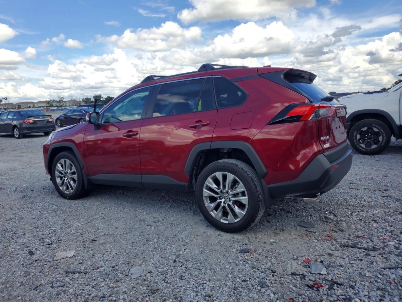 2025 TOYOTA RAV4 XLE PREMIUM — снимка 2