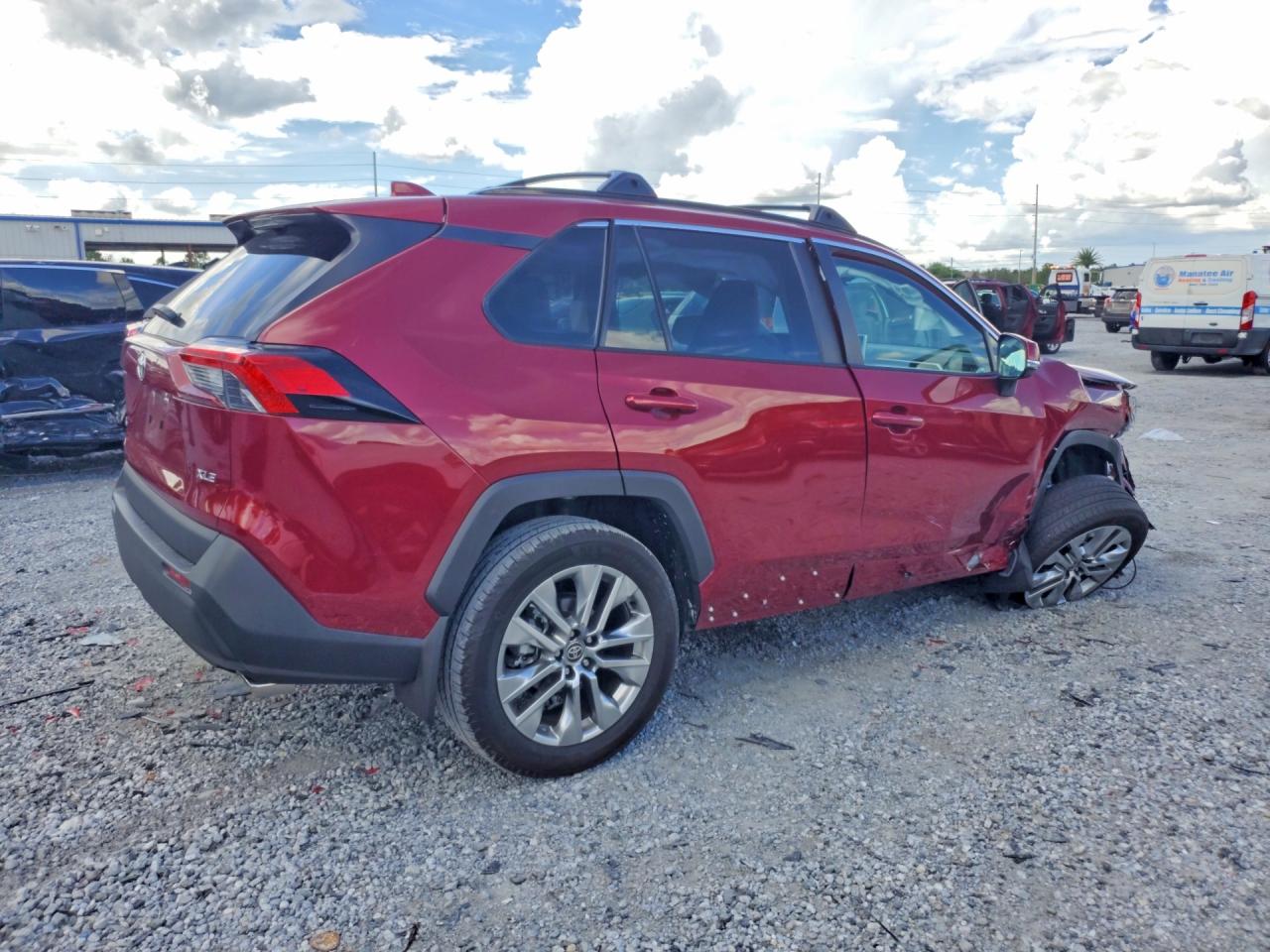 2025 TOYOTA RAV4 XLE PREMIUM — снимка 3