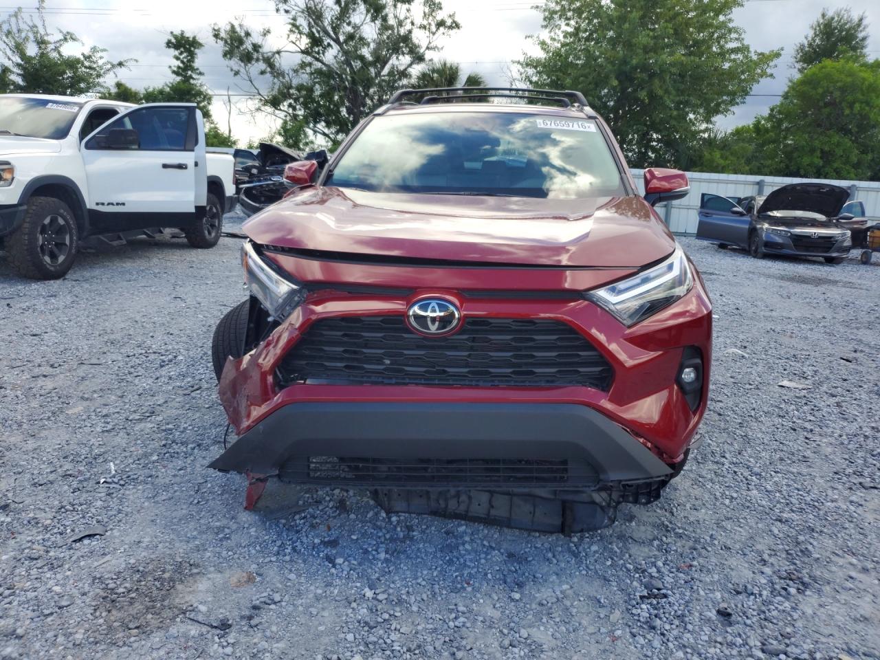2025 TOYOTA RAV4 XLE PREMIUM — снимка 5