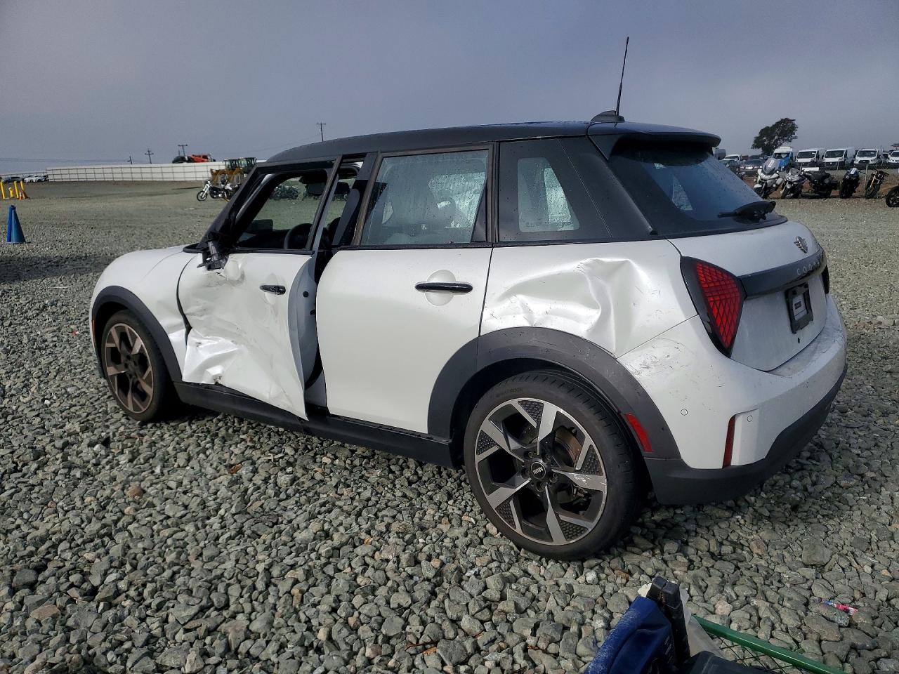 2025 MINI COOPER BASE — снимка 2